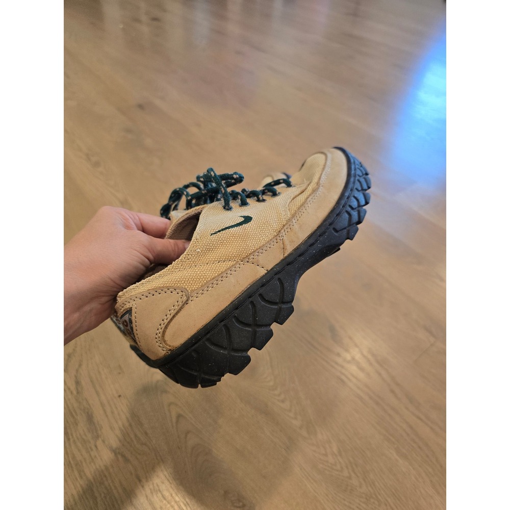 Vintage 1995 Nike ACG Low Top Hiking Shoes Tan Beige Green 685044-221 Womens 7